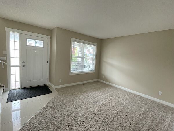 Calgary 3 bedrooms Duplex for rent. Property photo: 647195-2