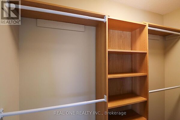 Mississauga 4 bedrooms House for rent. Property photo: 647214-3