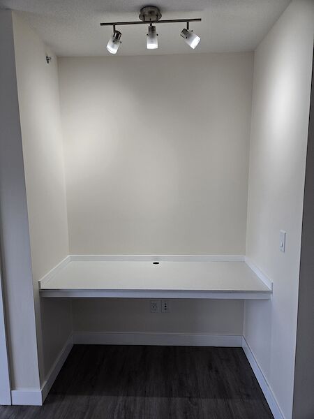 Office+Space Calgary 2 bedrooms Condo Unit for rent. Property photo: 647231-2