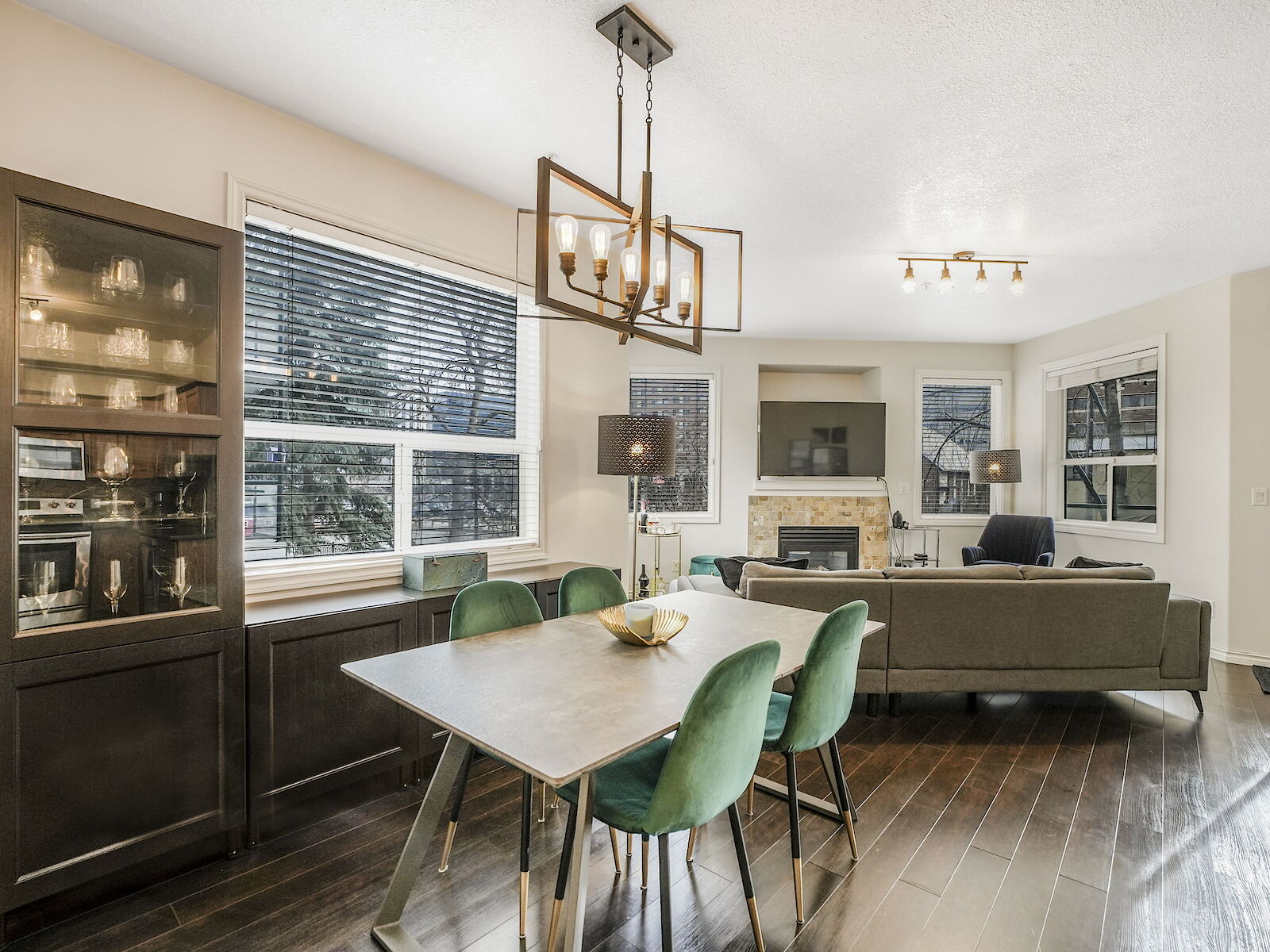 Edmonton 2 bedrooms Condo Unit for rent. Property photo: 647261-1