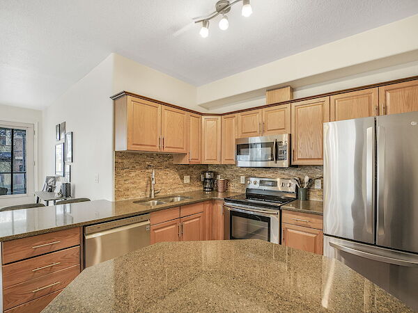 Edmonton 2 bedrooms Condo Unit for rent. Property photo: 647261-2