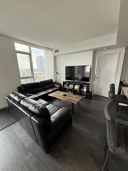 Calgary 2 + Den bedrooms Condo Unit for rent. Property photo: 647268-3