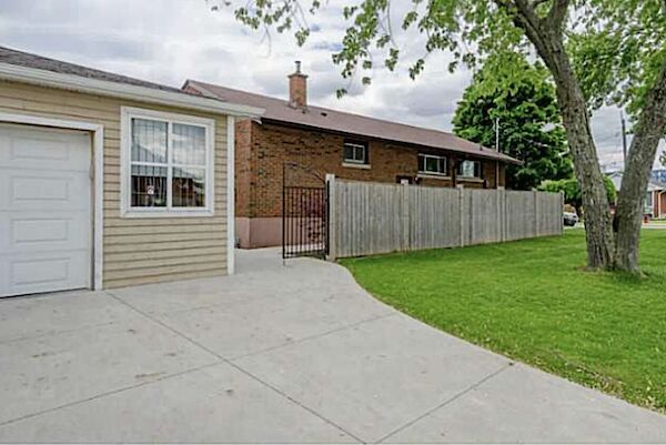 Hamilton 3 bedrooms Main Floor for rent. Property photo: 647274-2