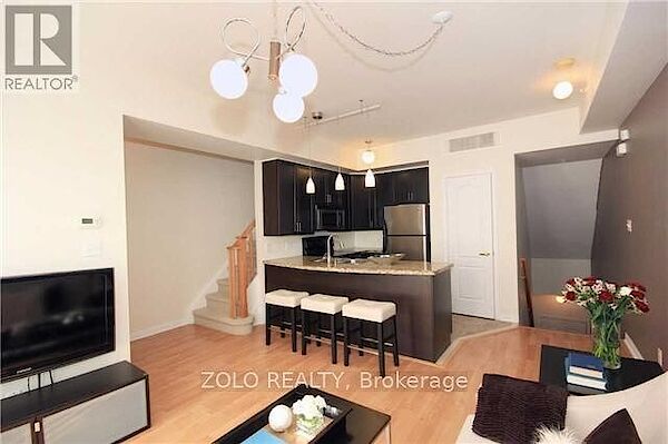 Toronto 2 bedrooms Townhouse for rent. Property photo: 647323-3