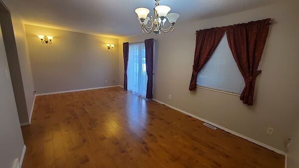 Main+floor+living+room Calgary 4 bedrooms Townhouse for rent. Property photo: 647331-2