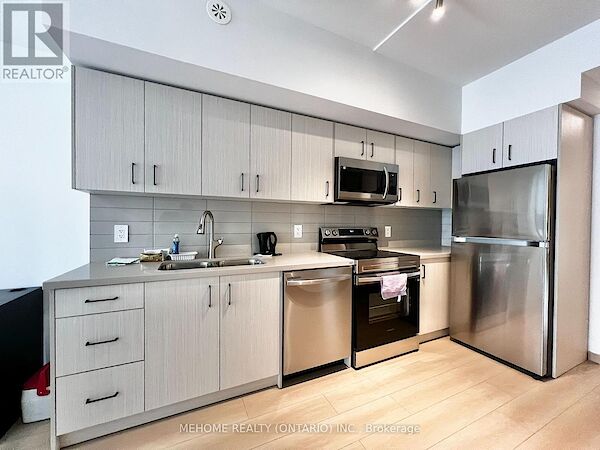 Toronto 2 bedrooms Townhouse for rent. Property photo: 647338-3