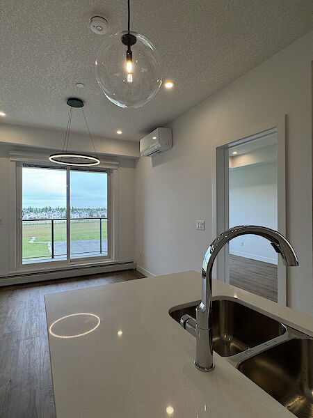 Calgary 2 bedrooms Condo Unit for rent. Property photo: 647399-3