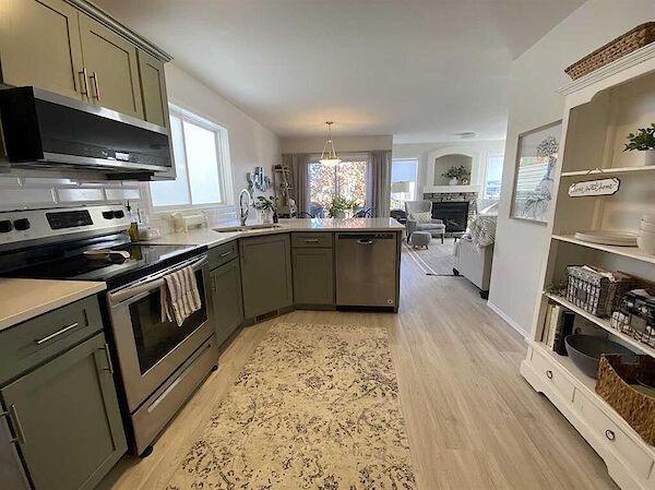 Calgary 2 + Den bedrooms House for rent. Property photo: 647472-3