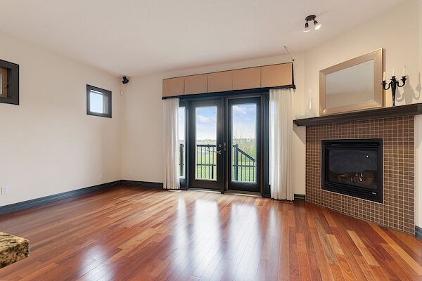 Calgary 3 + Den bedrooms Townhouse for rent. Property photo: 647505-3