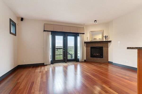 Calgary 3 + Den bedrooms Townhouse for rent. Property photo: 647505-2