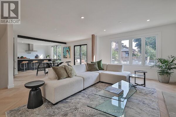 Toronto 4 bedrooms House for rent. Property photo: 647574-2