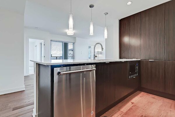 Calgary 2 bedrooms Condo Unit for rent. Property photo: 647592-2