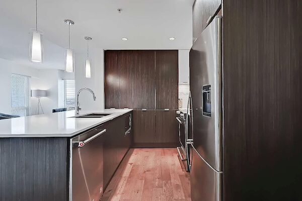 Calgary 2 bedrooms Condo Unit for rent. Property photo: 647592-3