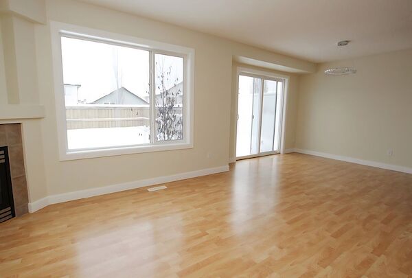 Edmonton 4 bedrooms Duplex for rent. Property photo: 647682-3