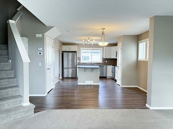 Calgary 4 bedrooms Duplex for rent. Property photo: 647685-3