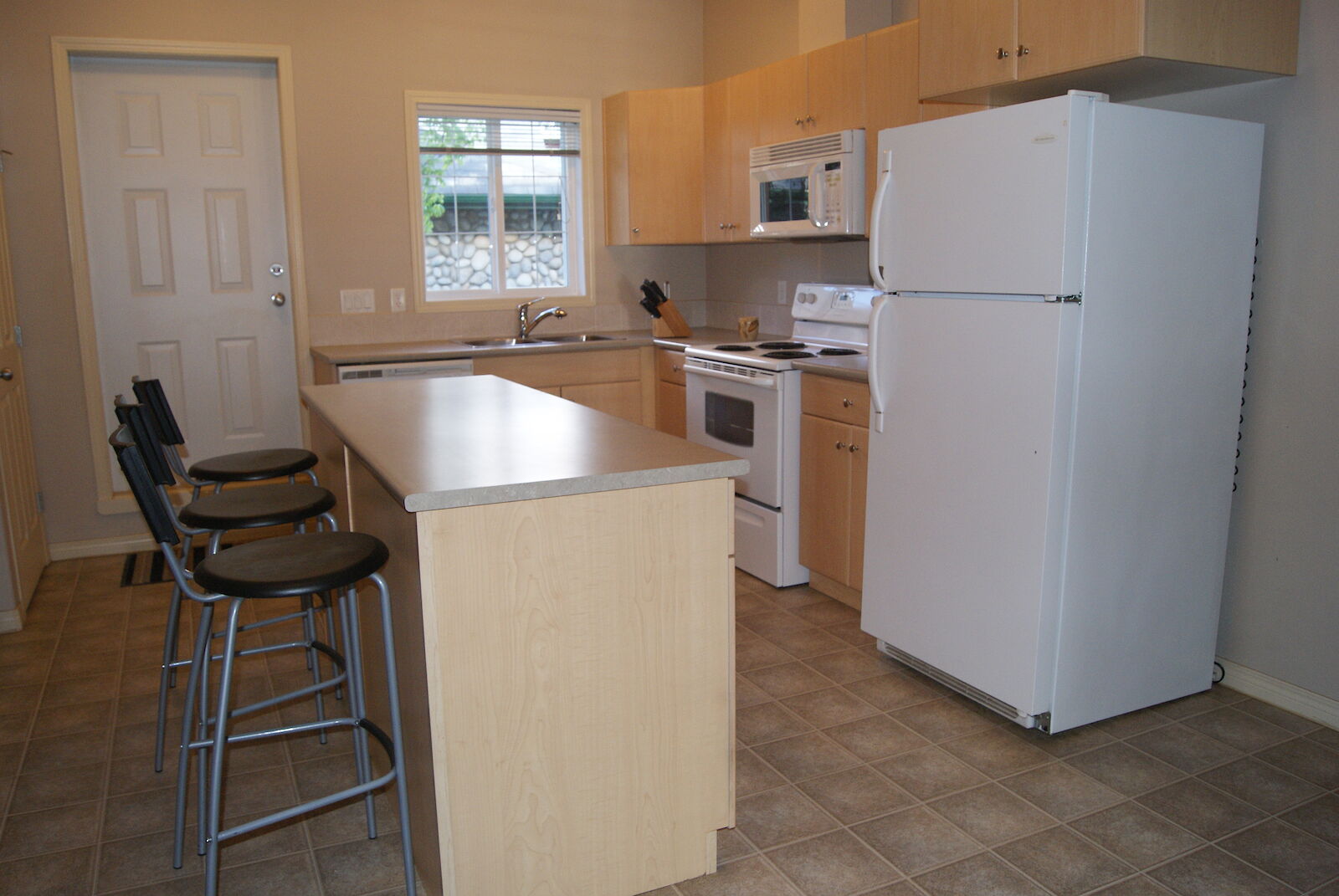 Fort McMurray 2 bedrooms Townhouse for rent. Property photo: 647704-1