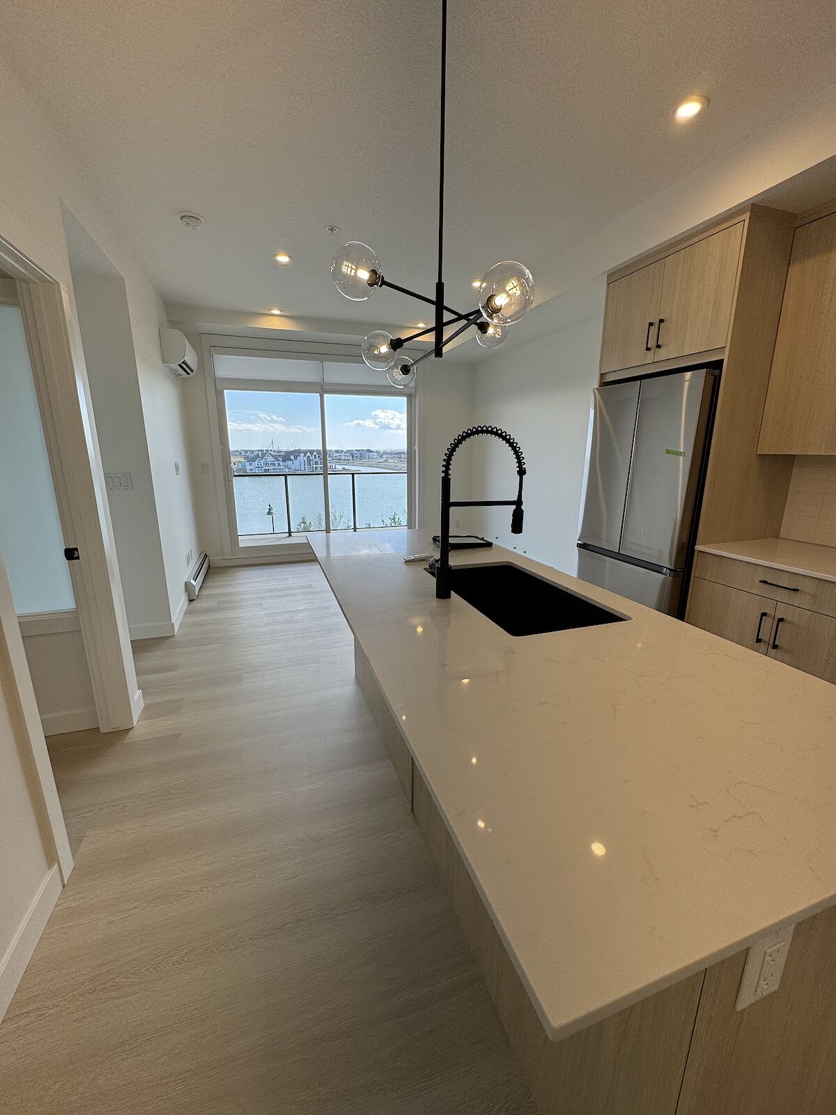Calgary 2 bedrooms Condo Unit for rent. Property photo: 647746-1