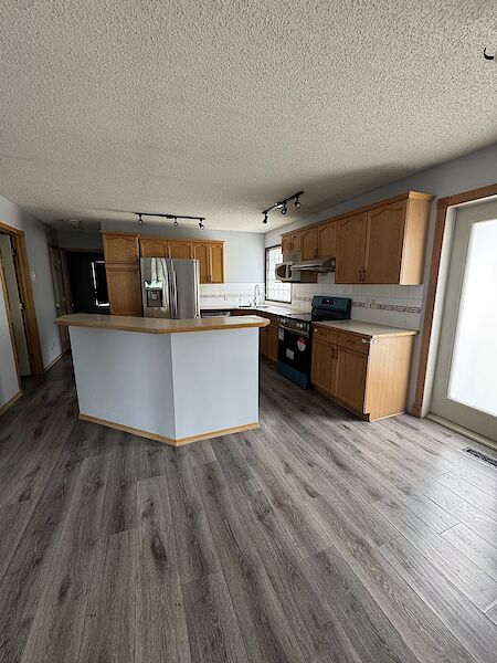 Calgary 3 bedrooms House for rent. Property photo: 647757-3