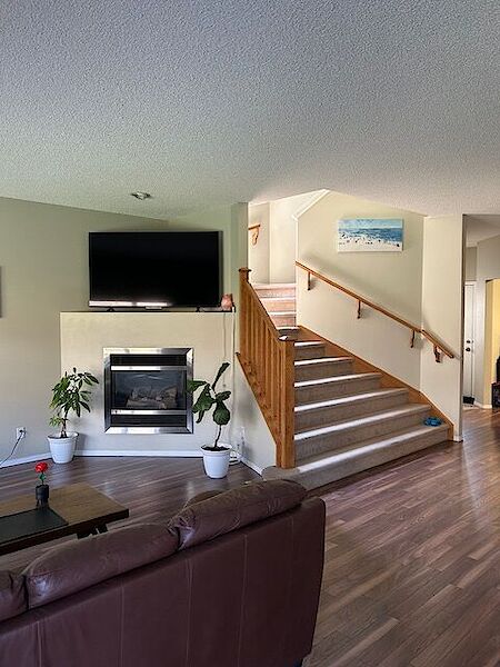 Calgary 3 + Den bedrooms House for rent. Property photo: 647758-2