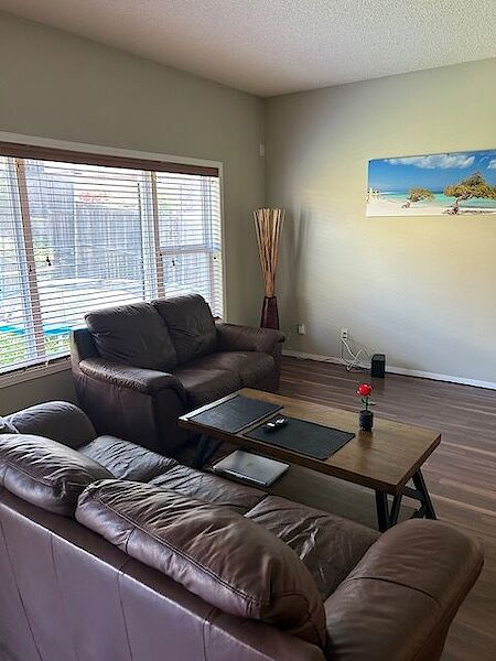 Calgary 3 + Den bedrooms House for rent. Property photo: 647758-3
