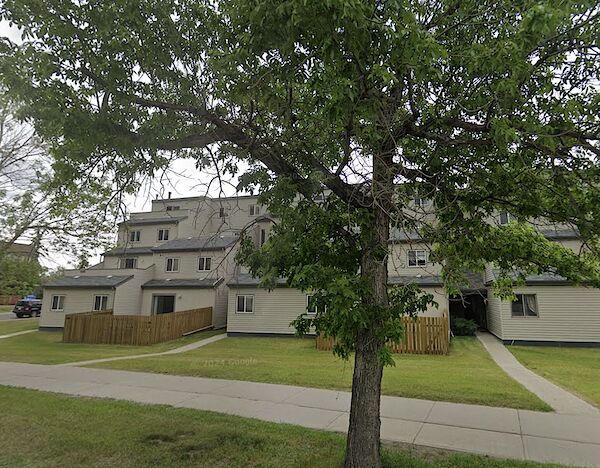 Calgary  bedrooms Parking Spot for rent. Property photo: 647773-2