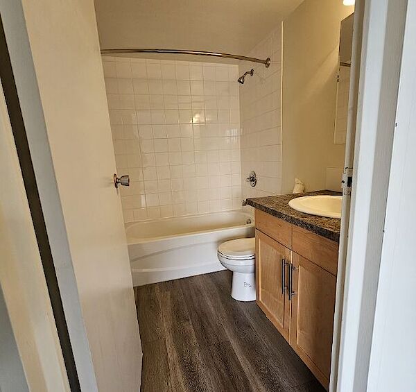 Calgary 1 bedrooms Apartment for rent. Property photo: 647791-2