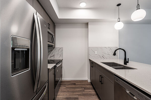 Calgary 1 bedroom Condo Unit for rent. Property photo: 647814-3