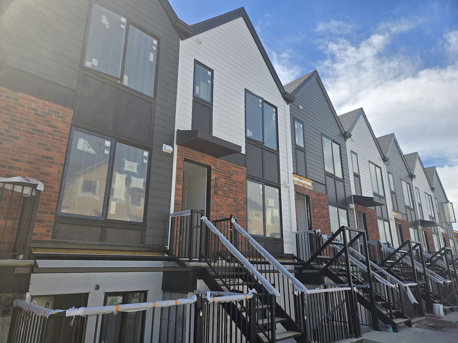Calgary 3 bedrooms Townhouse for rent. Property photo: 647861-1