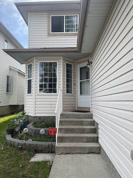 Calgary 3 bedrooms House for rent. Property photo: 647862-2