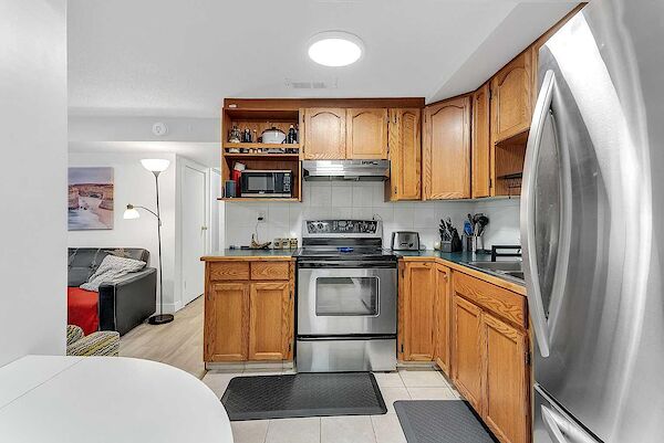 Calgary 2 bedrooms Basement for rent. Property photo: 647875-2