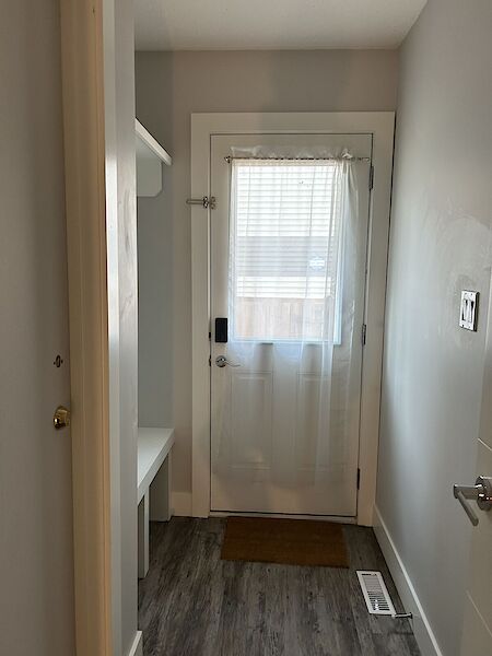 Edmonton 1 bedroom Basement for rent. Property photo: 647885-3
