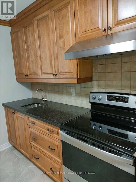 Mississauga 6 bedrooms House for rent. Property photo: 647926-3