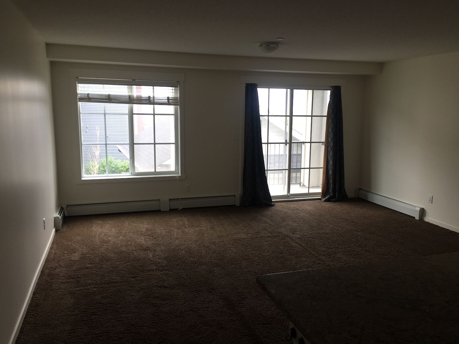 Calgary 2 bedrooms Condo Unit for rent. Property photo: 647938-1