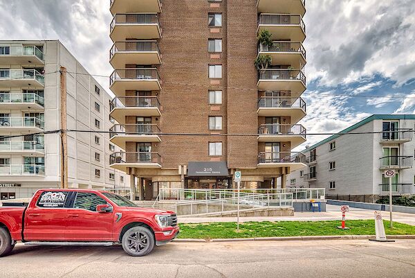 Calgary 2 + Den bedrooms Condo Unit for rent. Property photo: 648004-3
