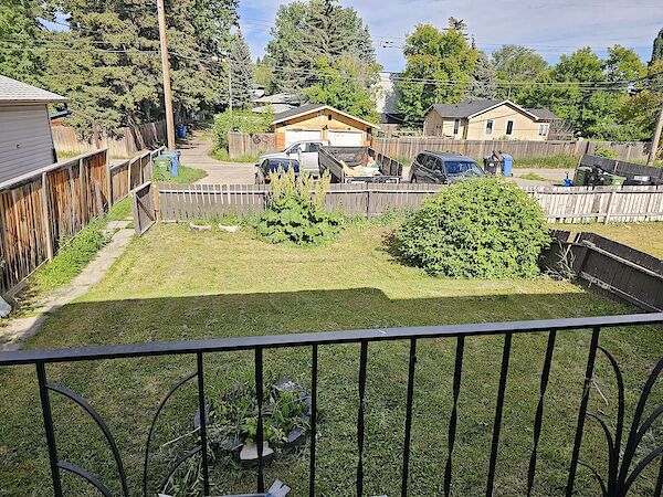 Calgary 3 bedrooms Duplex for rent. Property photo: 648035-2