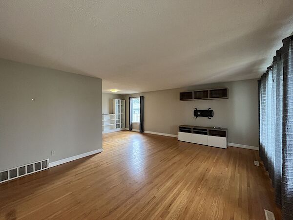 Edmonton 3 bedrooms Main Floor for rent. Property photo: 648077-3