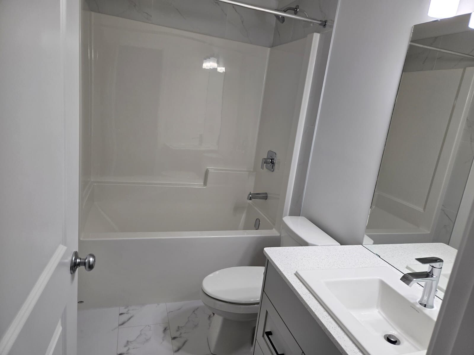 Edmonton 2 bedrooms Basement for rent. Property photo: 648078-1