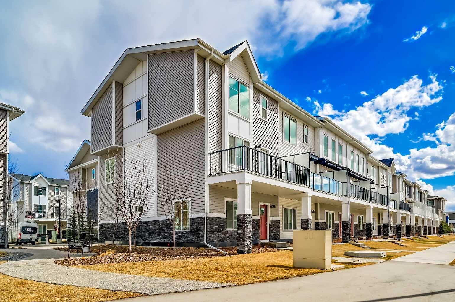 Calgary 4 bedrooms Townhouse for rent. Property photo: 648085-1