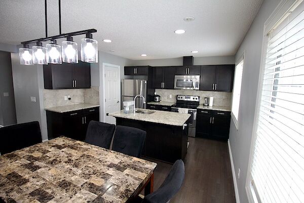 Edmonton 3 bedrooms Townhouse for rent. Property photo: 648088-2
