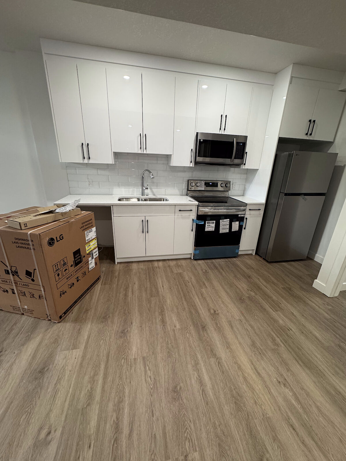 Calgary 1 bedroom Basement for rent. Property photo: 648111-1