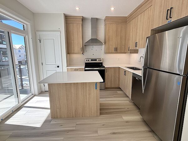 Kitchen Calgary 3 bedrooms Townhouse for rent. Property photo: 648139-2