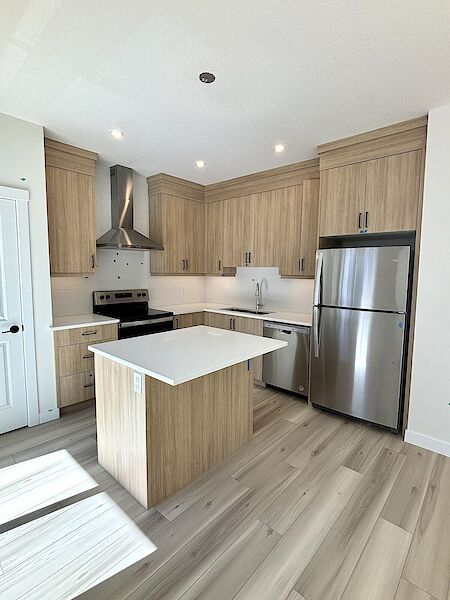 Kitchen Calgary 3 bedrooms Townhouse for rent. Property photo: 648139-3
