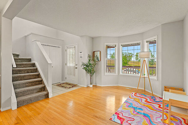 Calgary 3 bedrooms House for rent. Property photo: 648276-2