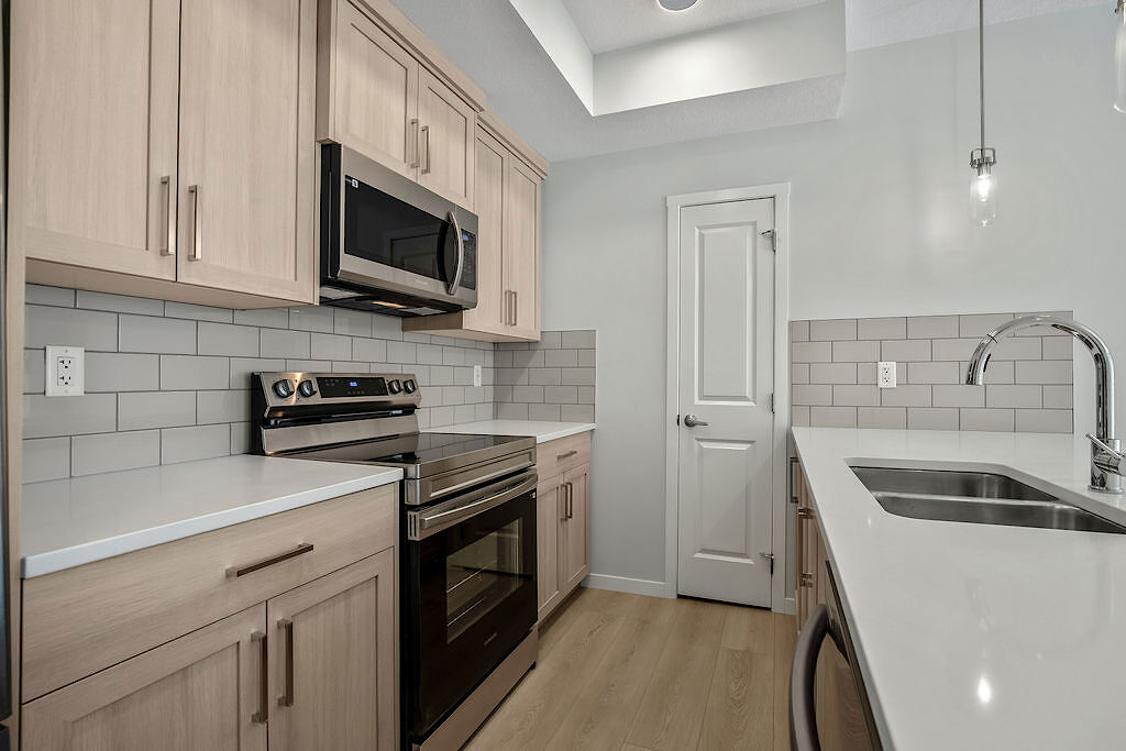 Calgary 2 bedrooms Condo Unit for rent. Property photo: 648331-1
