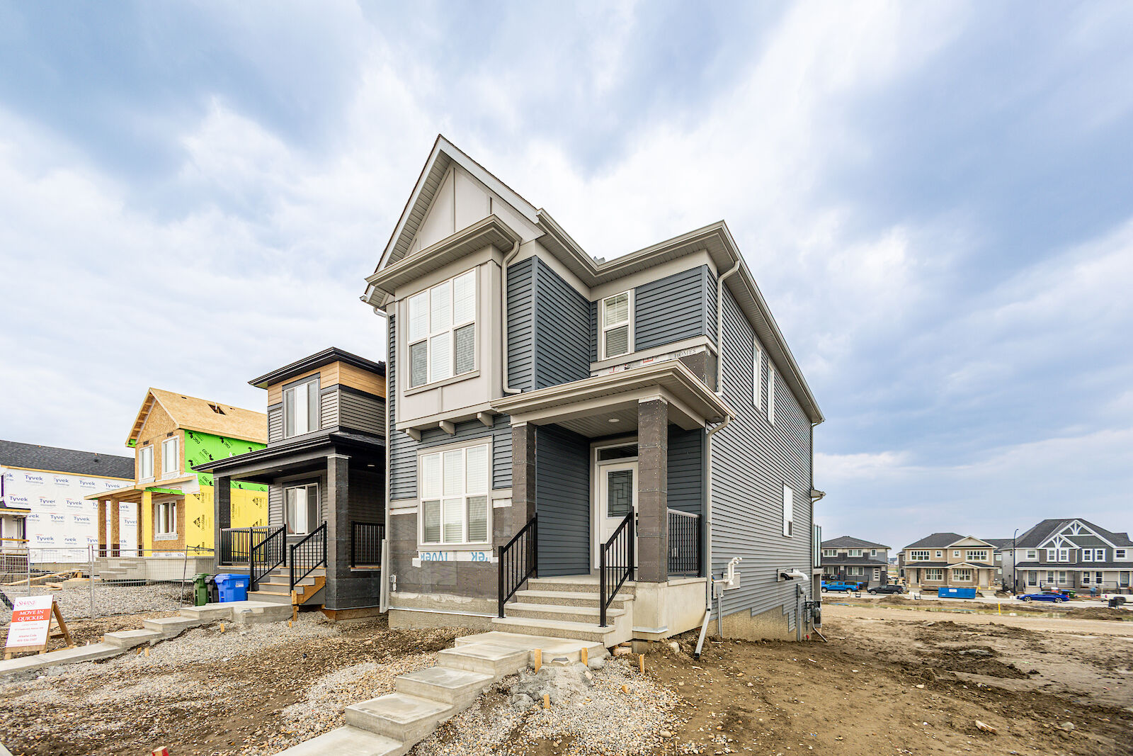Calgary 4 bedrooms Main Floor for rent. Property photo: 648402-1