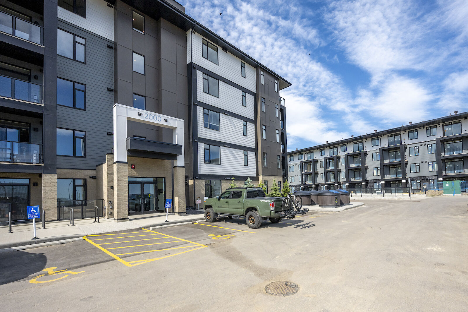 Calgary 2 bedrooms Condo Unit for rent. Property photo: 648447-1