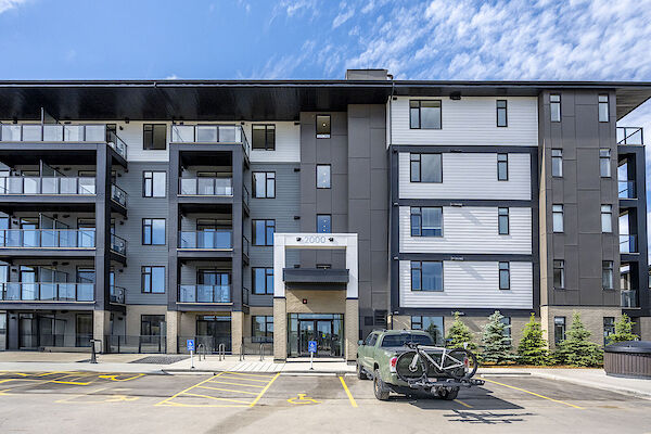 Calgary 2 bedrooms Condo Unit for rent. Property photo: 648447-2