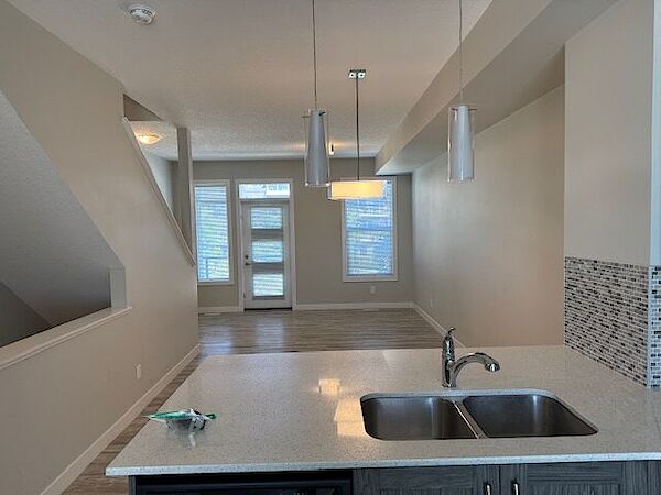 Calgary 2 bedrooms Townhouse for rent. Property photo: 648572-2