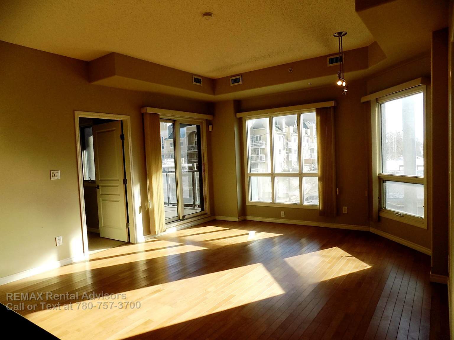 Edmonton 2 bedrooms Condo Unit for rent. Property photo: 648600-1