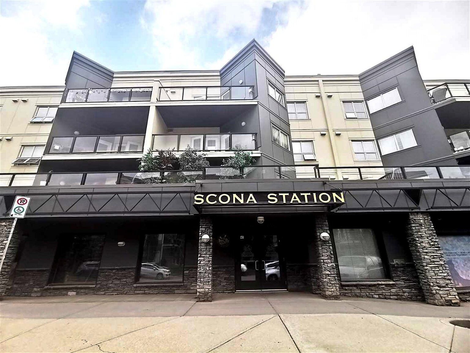 Edmonton 2 bedrooms Condo Unit for rent. Property photo: 648604-1